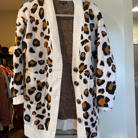 Cheetah Printed Cardigan - Picture 2 of 6
